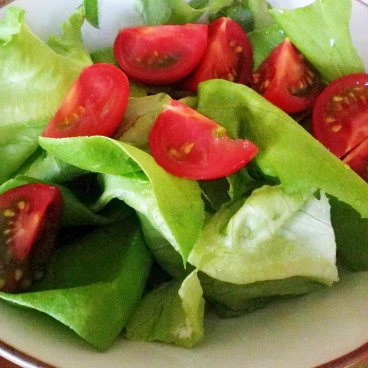 簡単！サラダ菜とトマトの亜麻仁油サラダ